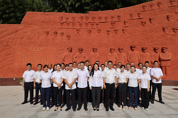 光影铭刻历史，，，，，初心映照未来——六安公司党总支开展主题党日活动