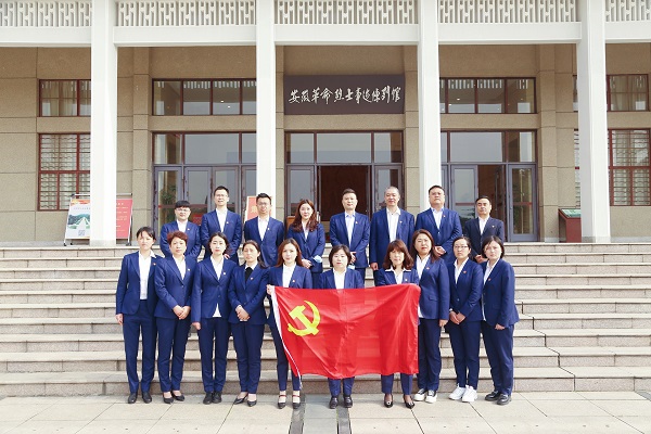 徽盐地产集团机关第二党支部开展“思念革命先烈，，，，，传承红色基因”主题党日活动